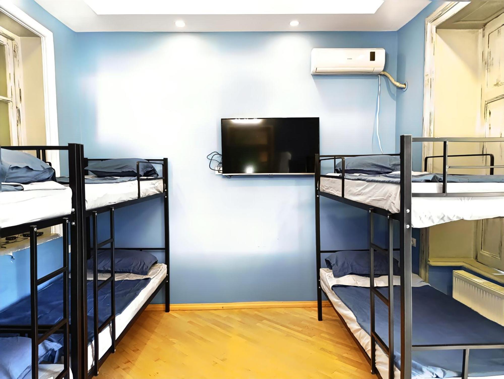 J Square Hostel Tbilisi ภายนอก รูปภาพ