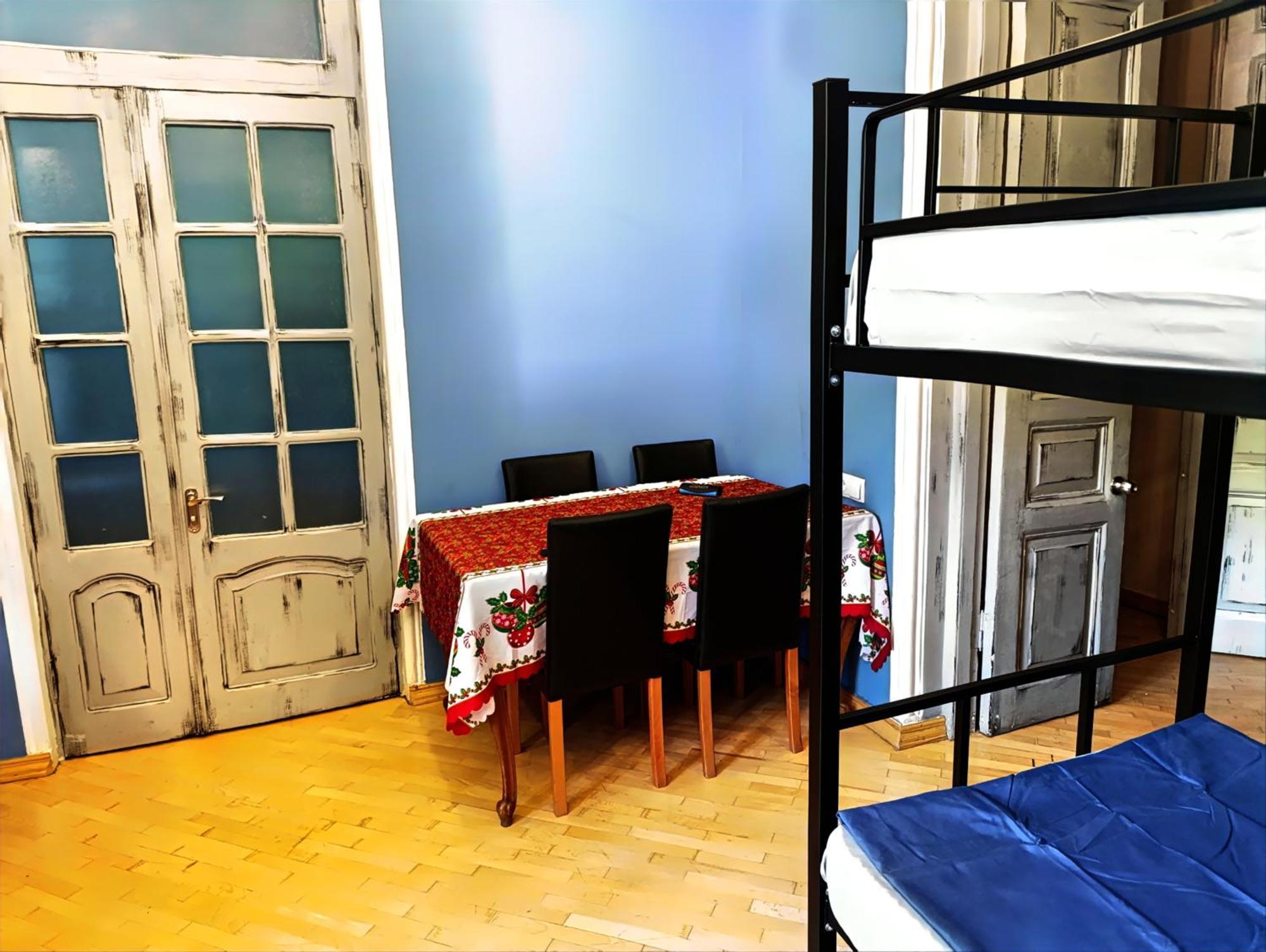 J Square Hostel Tbilisi ภายนอก รูปภาพ