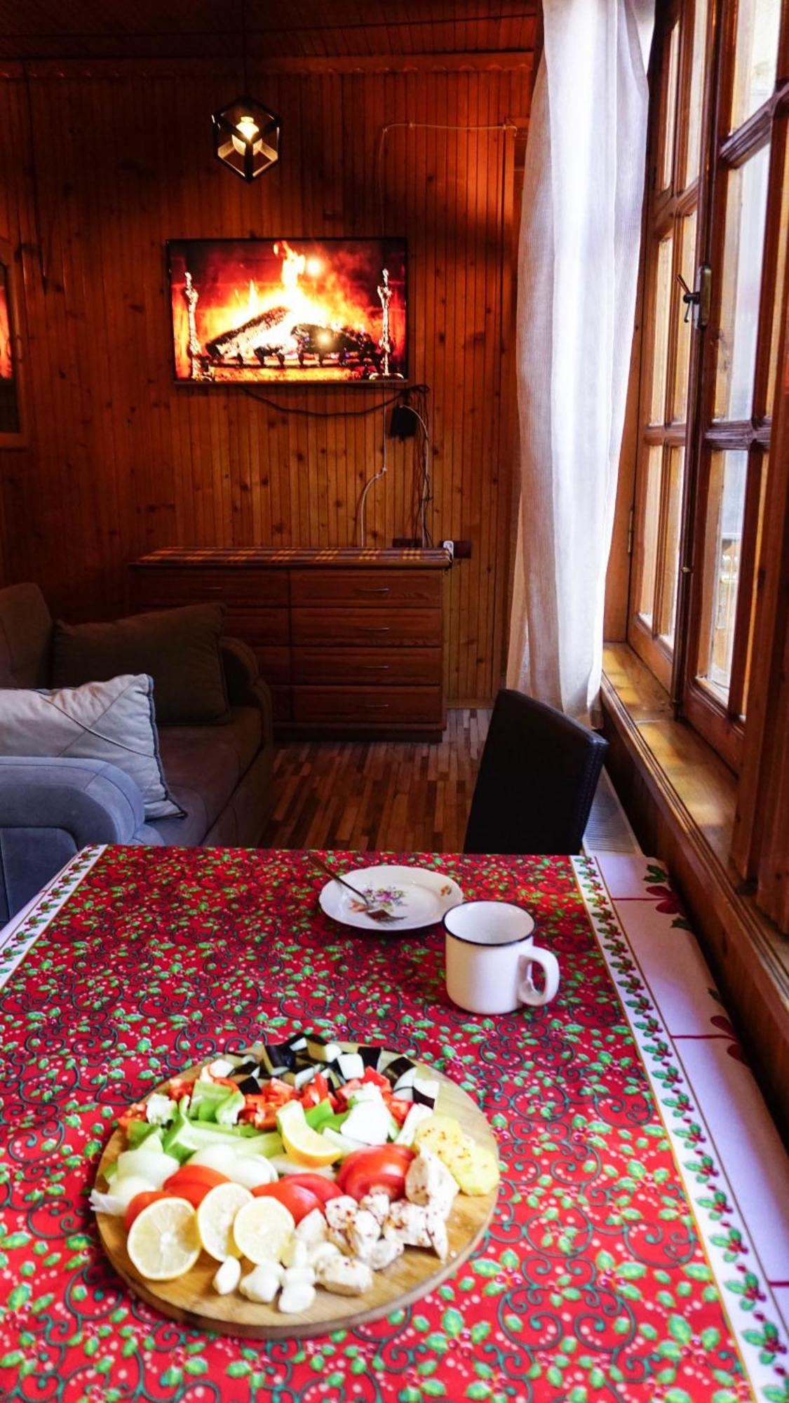 J Square Hostel Tbilisi ภายนอก รูปภาพ