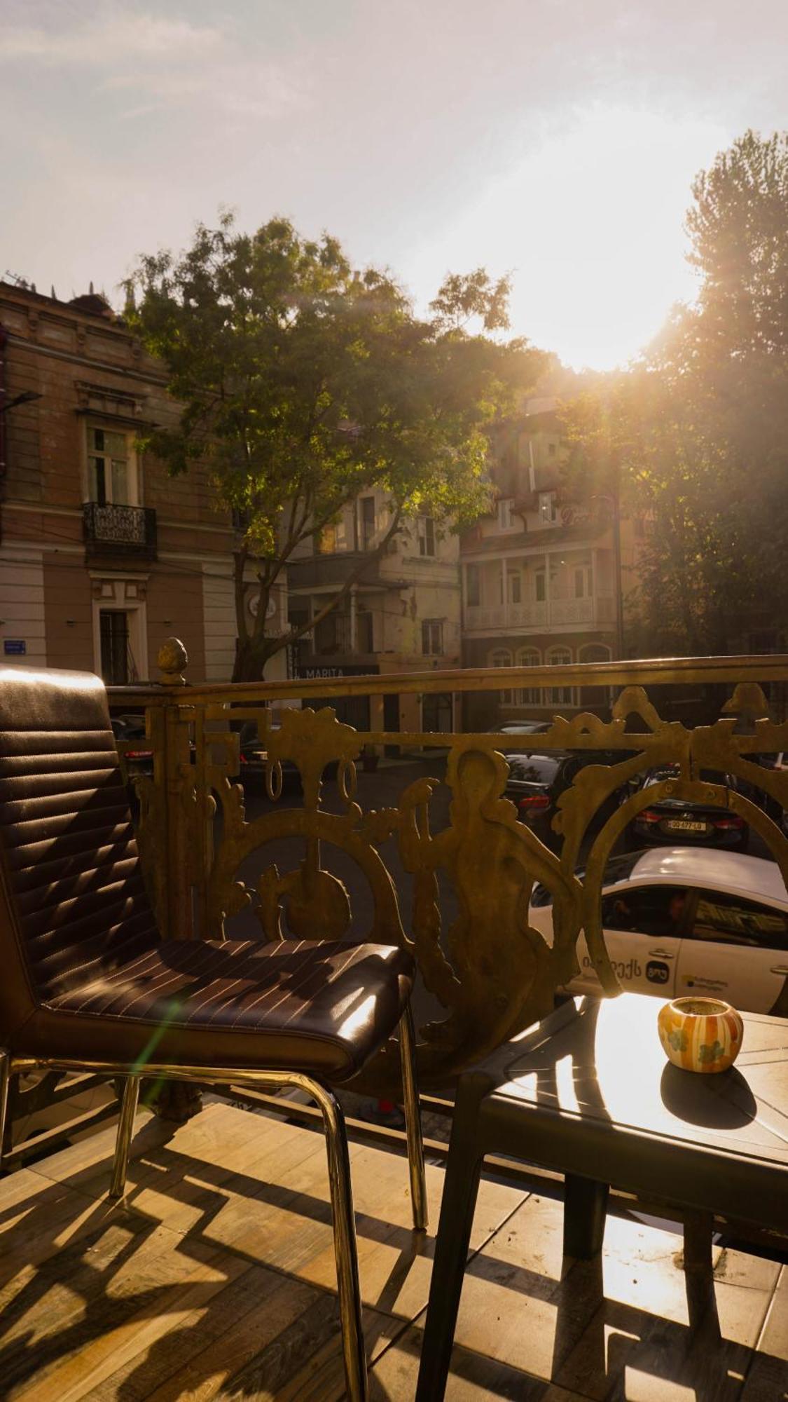 J Square Hostel Tbilisi ภายนอก รูปภาพ