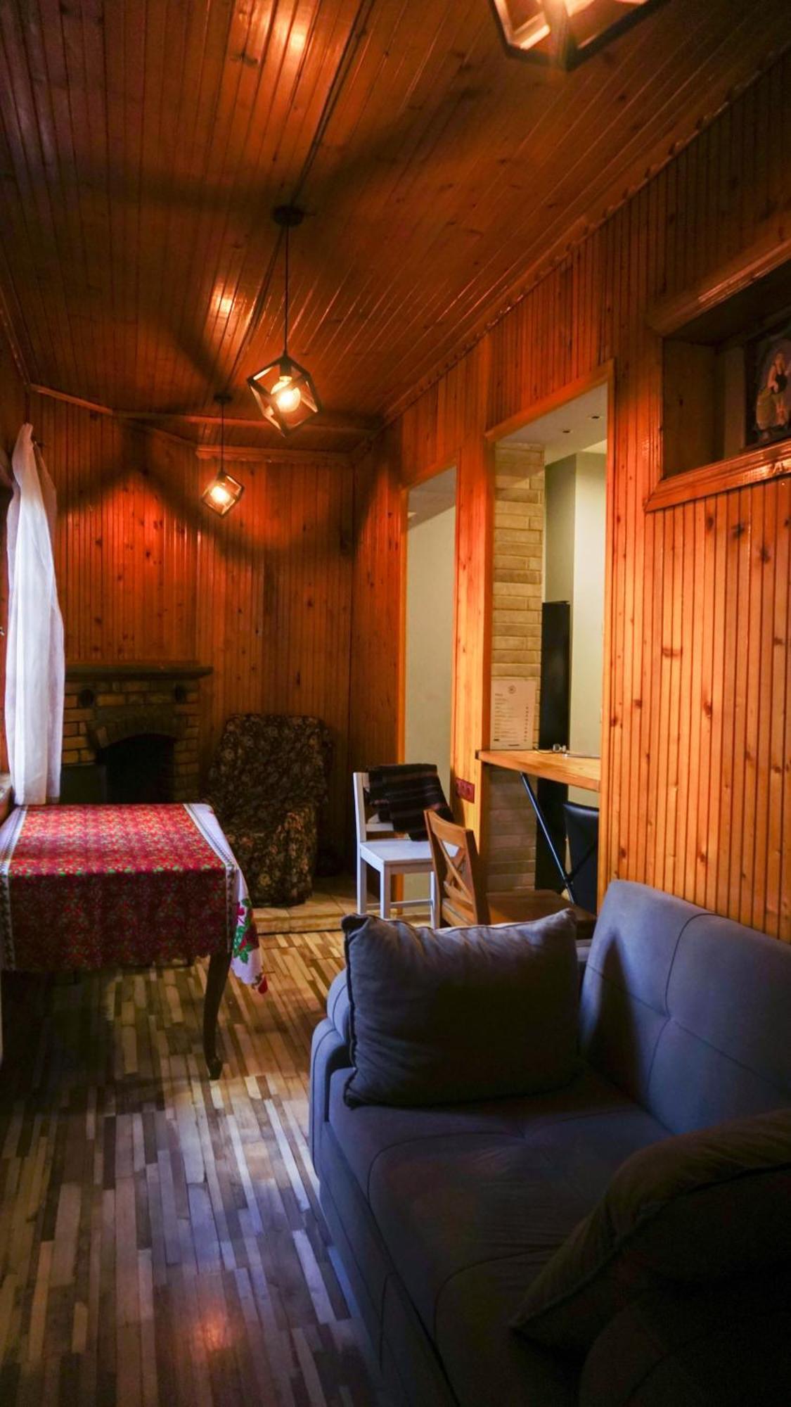 J Square Hostel Tbilisi ภายนอก รูปภาพ