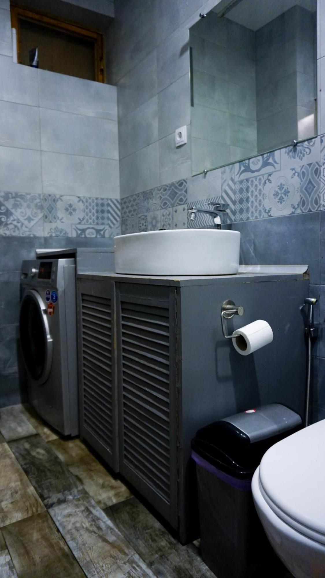 J Square Hostel Tbilisi ภายนอก รูปภาพ